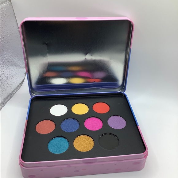 NYX Other - NYX Land of Lallies Eyeshadow set with Tin